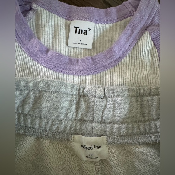 **SOLD** Youth Aritzia clothing lot bundle - 8 pieces in size XXS. - Picture 11 of 16